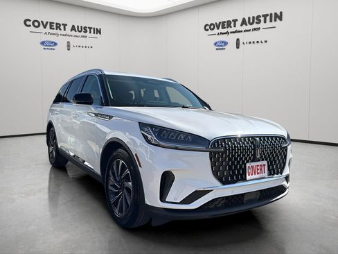 Used 2025 Lincoln Aviator Premiere w/ Equipment Group 101A image 7