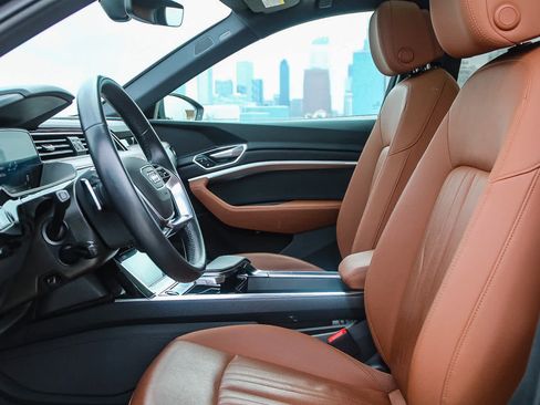 Used 2022 Audi e-tron Premium Plus w/ Premium Plus Package image 19