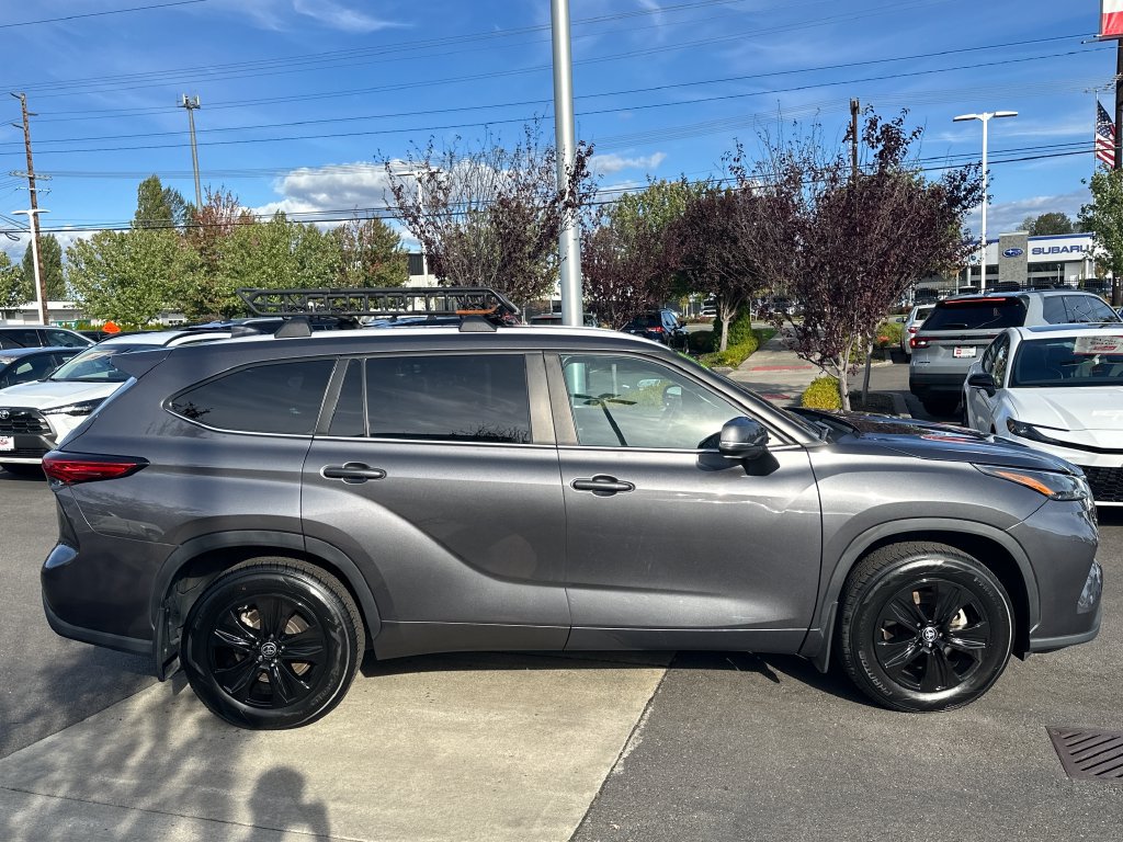 Used 2023 Toyota Highlander XLE AWD/4WD image 6