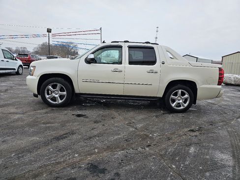 Used 2013 Chevrolet Avalanche LTZ image 29