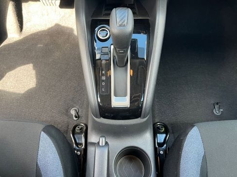 Used 2025 Nissan Versa SV image 39