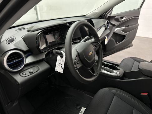 New 2026 Chevrolet Trax LS w/ LS Convenience Package FWD image 16