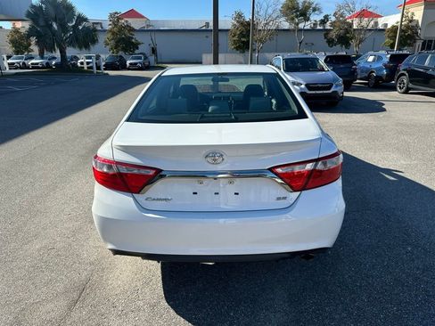 Used 2016 Toyota Camry SE image 5