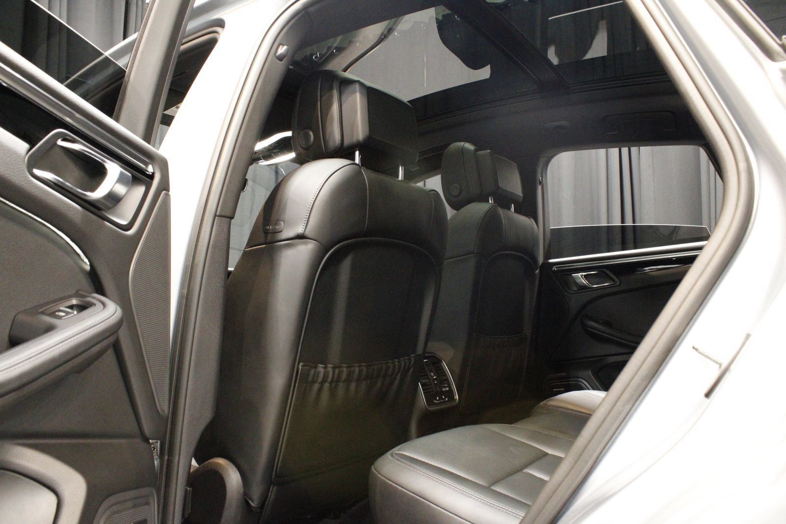 Certified 2026 Porsche Macan AWD/4WD image 20