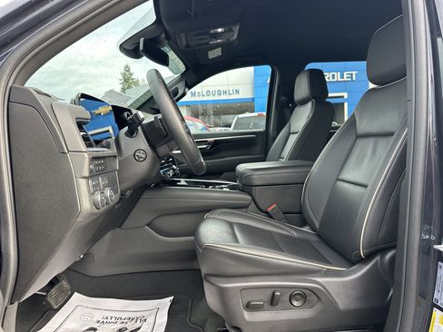 Certified 2025 Chevrolet Suburban Premier image 9