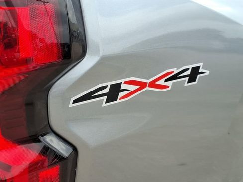 Used 2023 Chevrolet Colorado LT image 13