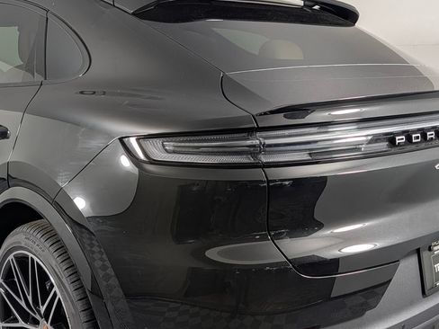 New 2026 Porsche Cayenne Coupe AWD/4WD image 16