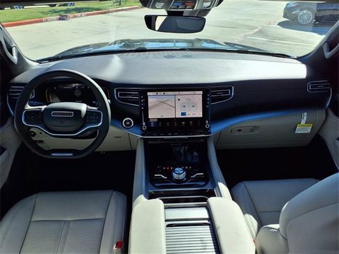 New 2025 Jeep Wagoneer L Series II image 7