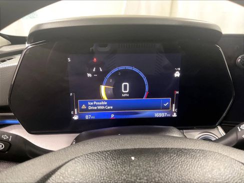 Used 2024 Chevrolet Trax LT image 24