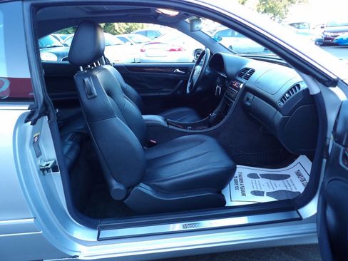 Used 2001 Mercedes-Benz CLK 320 Coupe image 6