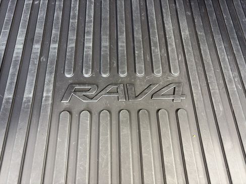 Used 2018 Toyota RAV4 LE w/ All Weather Liner Package FWD image 15