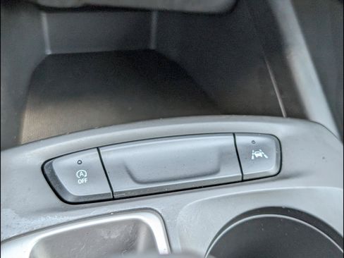 Used 2024 Chevrolet Trax RS w/ Sunroof Package FWD image 16