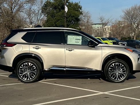 New 2026 Nissan Rogue Platinum w/ Platinum Premium Package AWD/4WD image 3