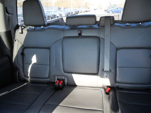 Used 2025 GMC Sierra 1500 SLT image 13