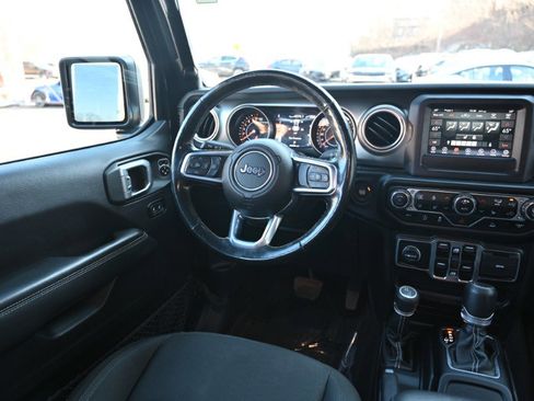 Used 2020 Jeep Gladiator Overland w/ Cold Weather Group image 15