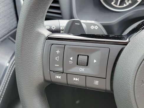 Used 2023 Nissan Rogue SV image 27