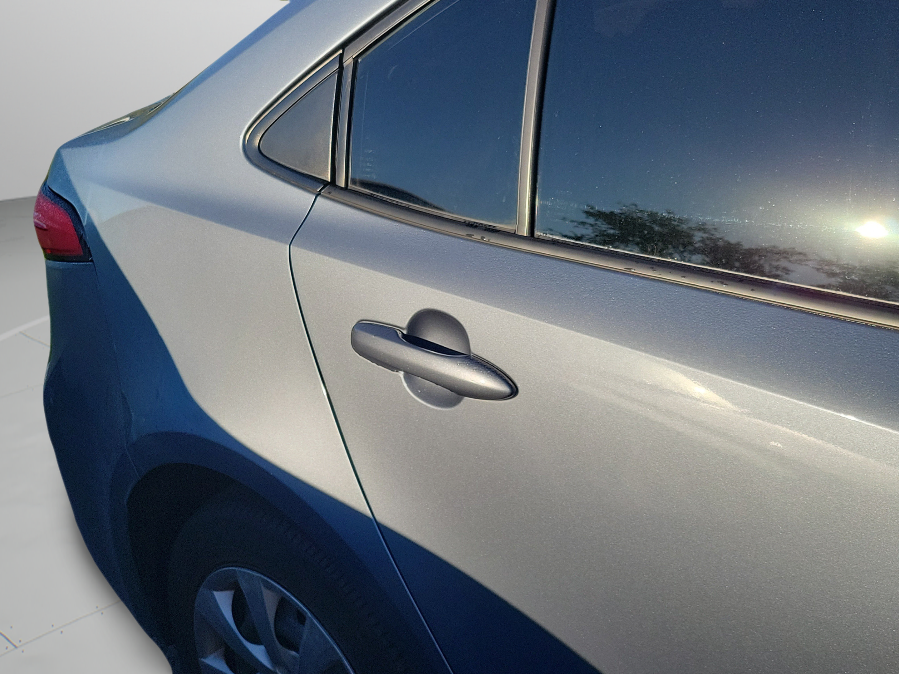 Used 2021 Toyota Corolla LE FWD image 17