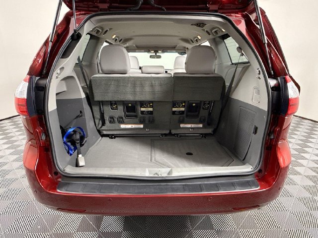 Used 2016 Toyota Sienna XLE w/ XLE Navigation Package FWD image 34