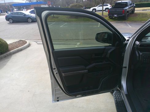 Used 2025 Toyota 4Runner TRD Off-Road Premium image 18