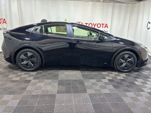 Used 2025 Toyota Prius LE AWD/4WD image 10