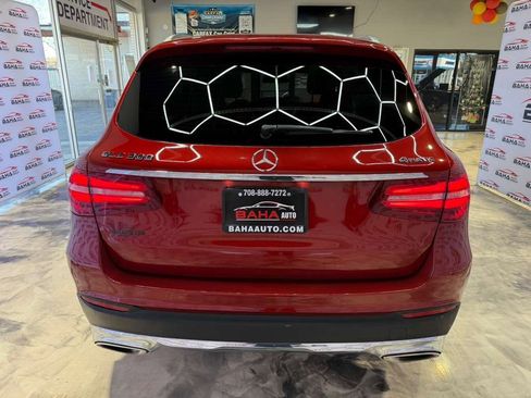 Used 2018 Mercedes-Benz GLC 300 4MATIC w/ Multimedia Package image 9