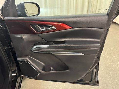Used 2025 Chevrolet Traverse RS image 42