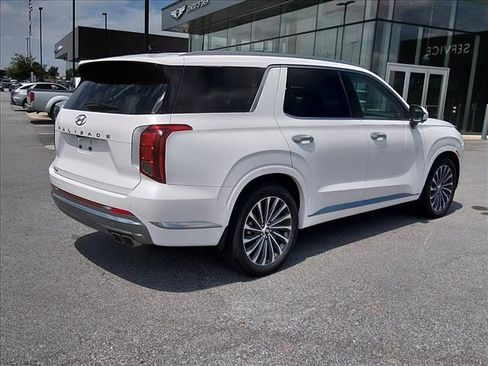 Used 2025 Hyundai Palisade Calligraphy FWD image 3