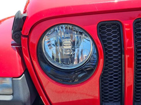 Used 2021 Jeep Wrangler Unlimited Sahara AWD/4WD image 4