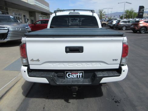 Used 2017 Toyota Tacoma Limited AWD/4WD image 9