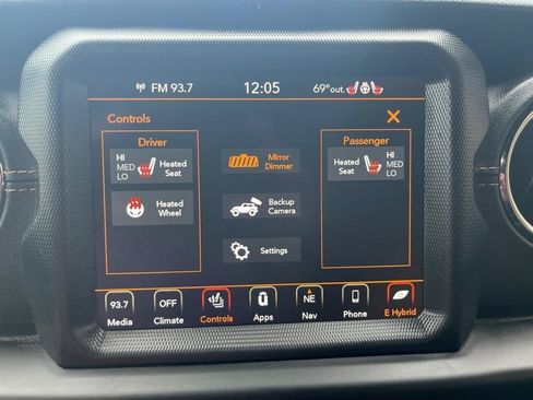 Used 2022 Jeep Wrangler Unlimited Sahara AWD/4WD image 20