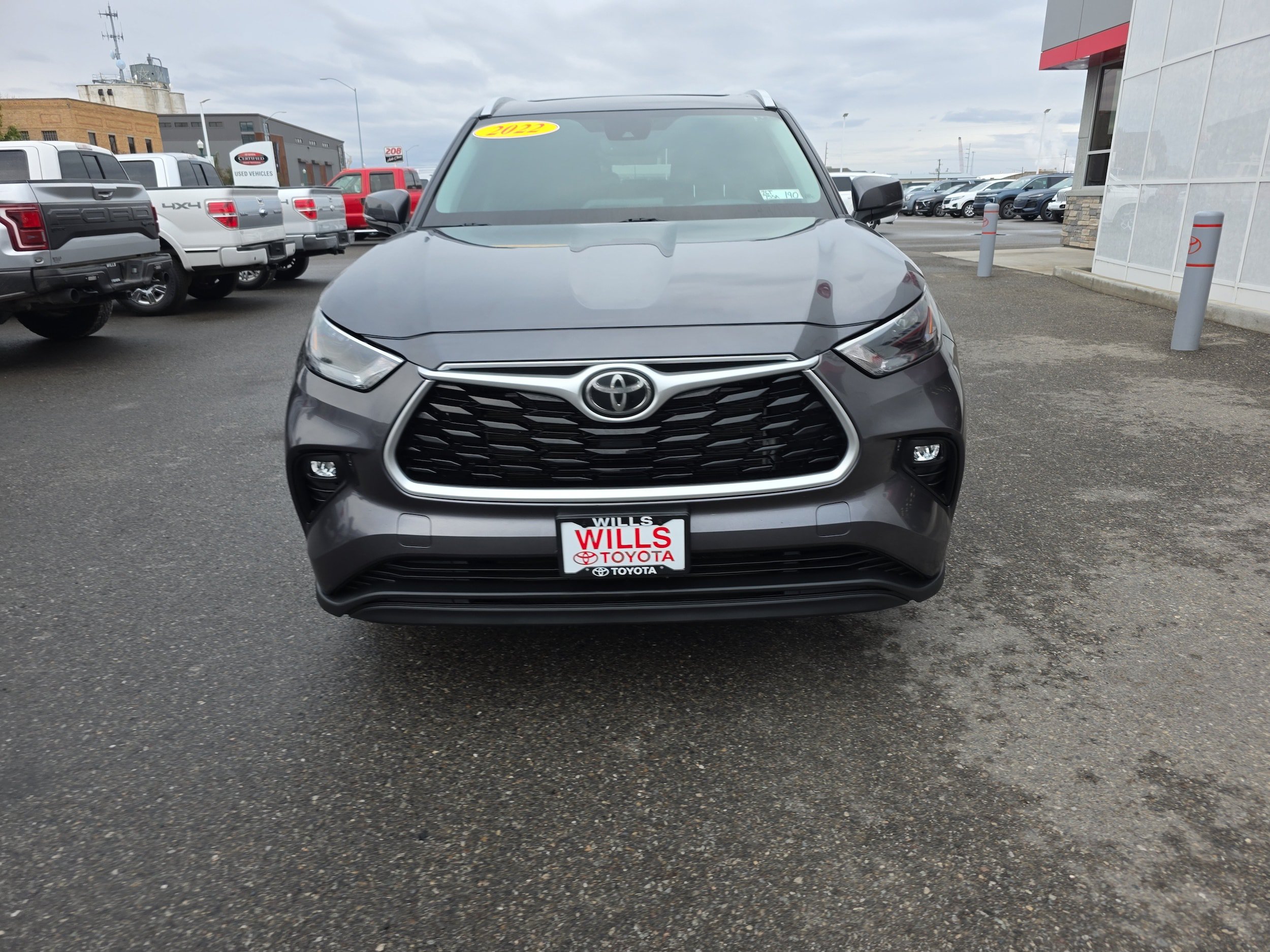 Used 2022 Toyota Highlander XLE AWD/4WD image 5