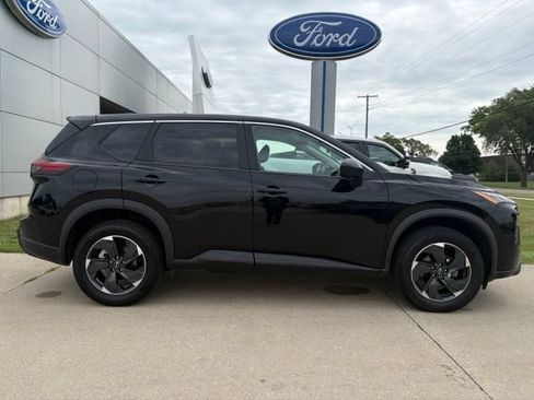 Used 2024 Nissan Rogue SV AWD/4WD image 17