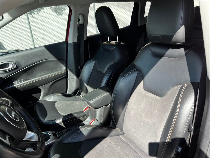 Used 2017 Jeep Compass Latitude w/ Popular Equipment Group AWD/4WD image 15