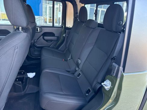 Used 2022 Jeep Gladiator Sport AWD/4WD image 12