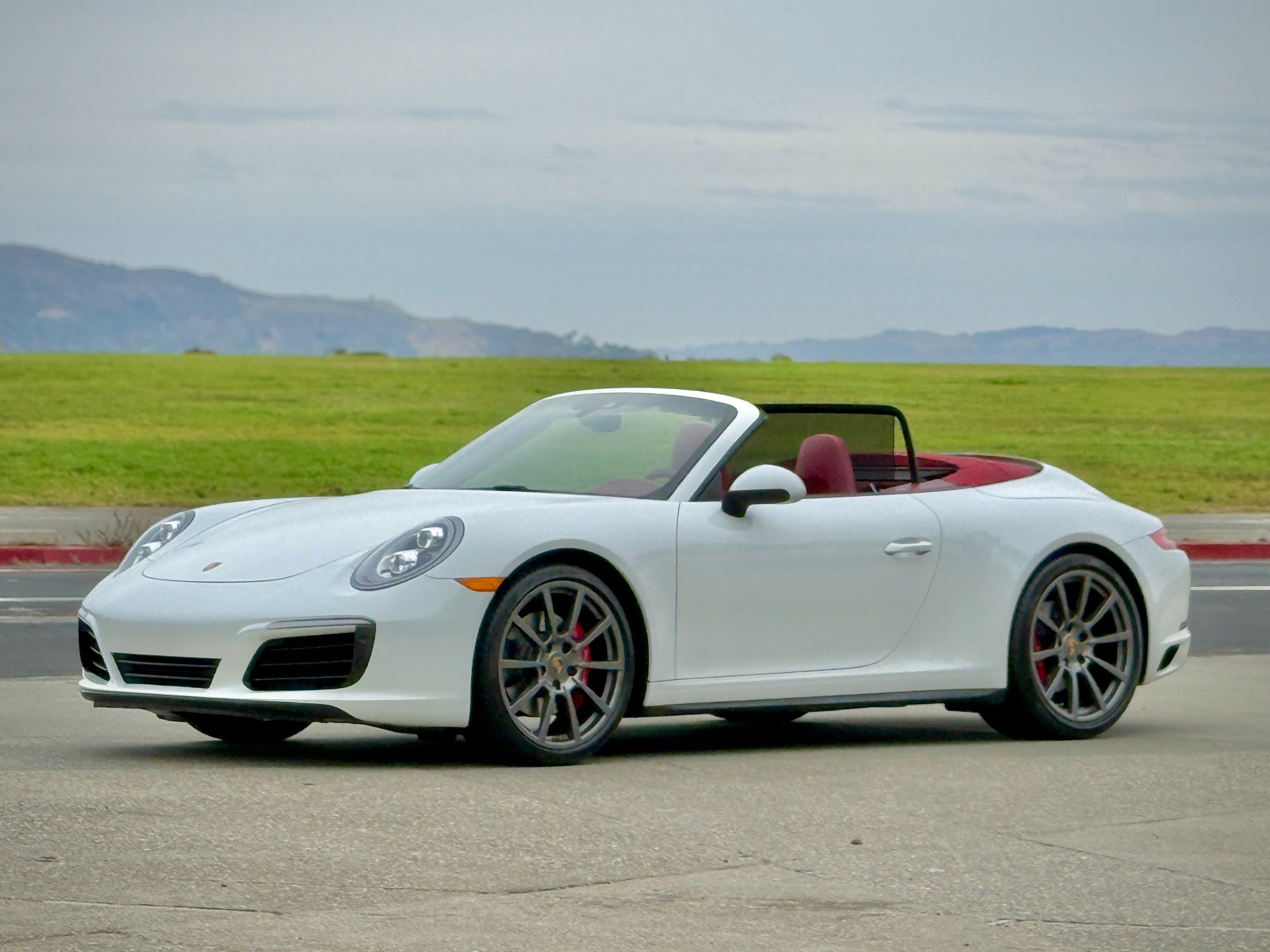 Used 2019 Porsche 911 Carrera 4S AWD/4WD image 4