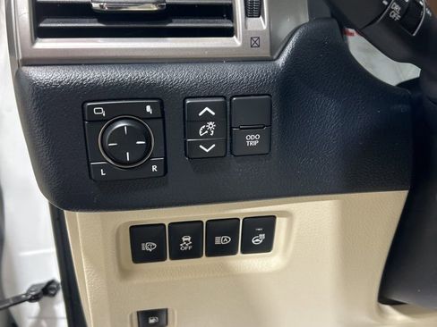 Used 2023 Lexus GX 460 Premium w/ Premium Plus Package image 29