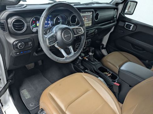 Used 2023 Jeep Wrangler Unlimited Sahara w/ Cold Weather Group AWD/4WD image 12