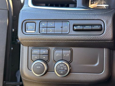 Used 2021 GMC Yukon Denali w/ LPO, Illumination Package image 29