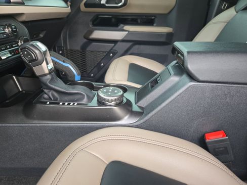 Used 2023 Ford Bronco Wildtrak image 22