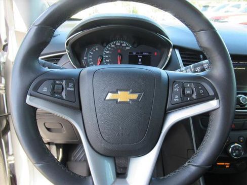 Used 2019 Chevrolet Trax LT w/ LT Convenience Package image 22