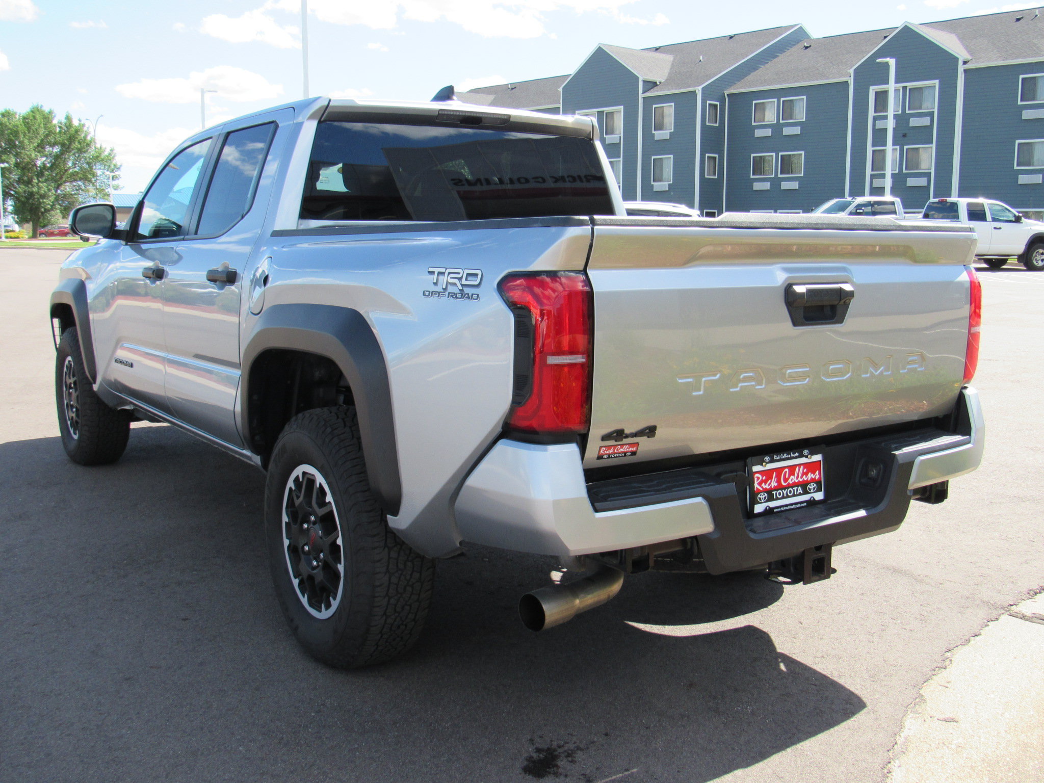 Used 2025 Toyota Tacoma TRD Off-Road AWD/4WD image 8