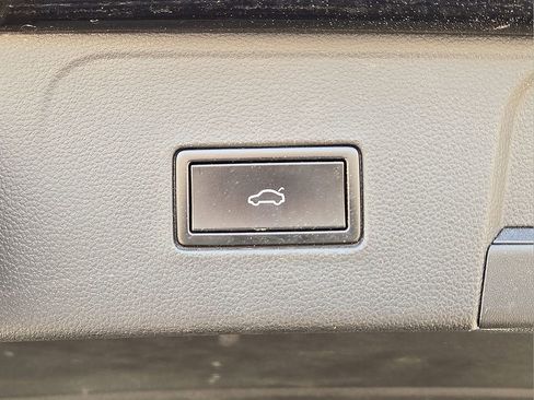 Used 2021 Volkswagen Atlas SEL Premium image 15