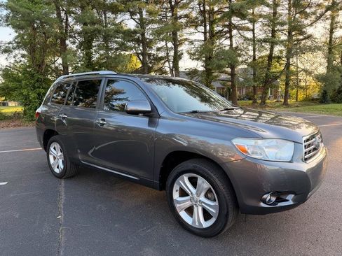 Used 2010 Toyota Highlander Limited image 3