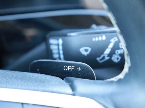 Used 2024 Volkswagen Atlas SE image 24