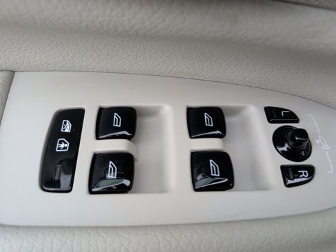 Used 2021 Volvo XC90 T6 Momentum w/ Climate Package image 15