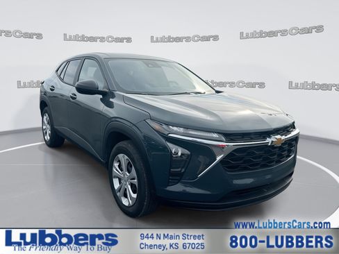 Used 2026 Chevrolet Trax LS FWD image 1