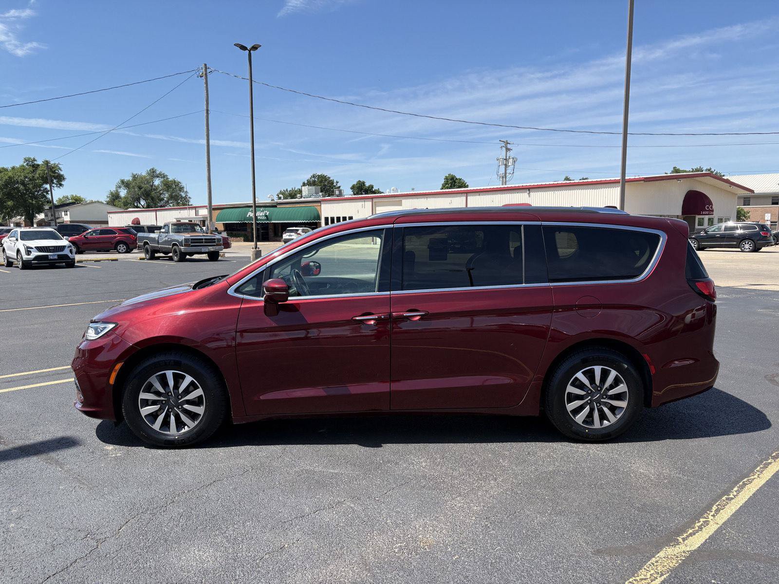 Used 2021 Chrysler Pacifica Touring-L FWD image 21