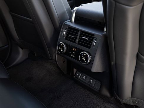 Used 2025 Land Rover Discovery Dynamic SE image 24