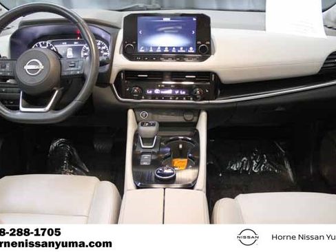 Used 2023 Nissan Rogue SL w/ SL Premium Package image 12