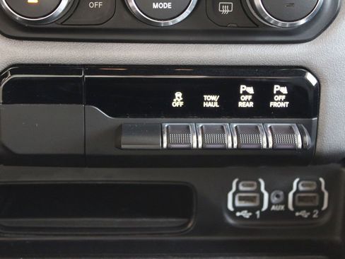 Used 2022 RAM 1500 Big Horn AWD/4WD image 34